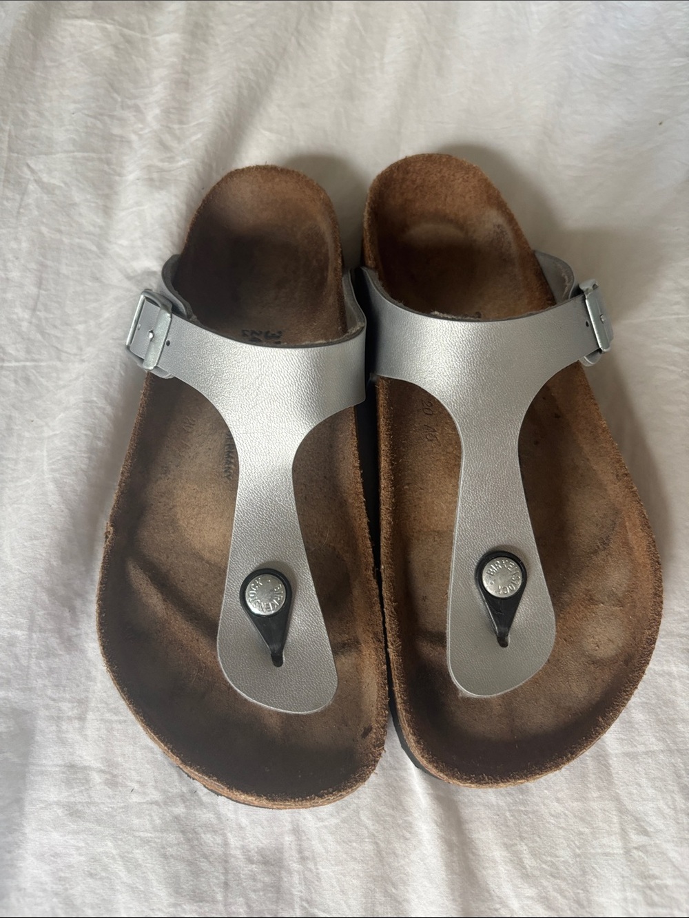EUC Birkenstock Gizeh Birko-Flor in Silver, 37